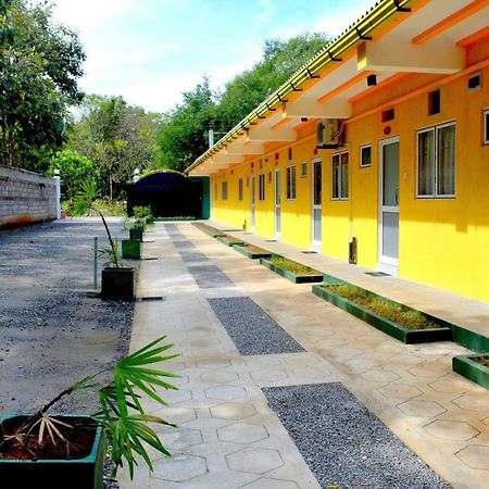 קטרגמה Sri Mayura Holiday Resort מראה חיצוני תמונה